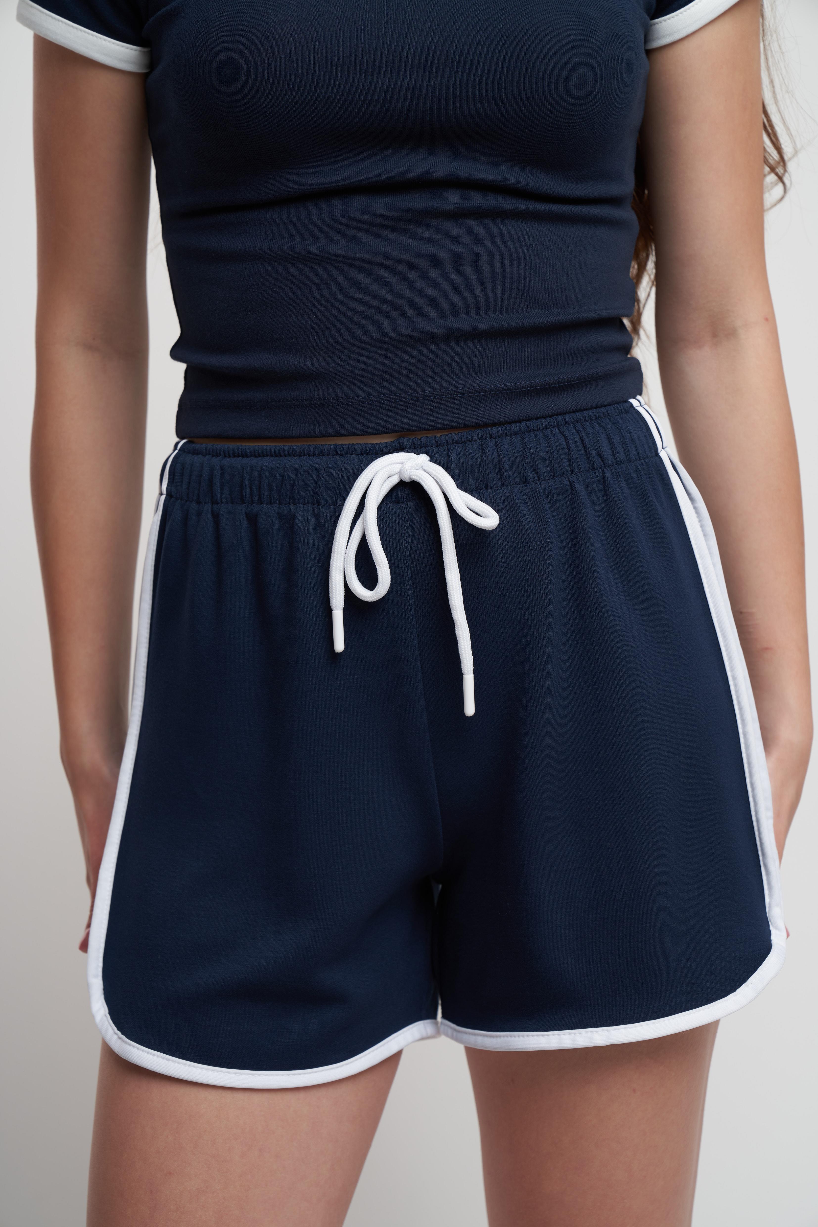 Biye Detaylı Kısa Şort Lacivert