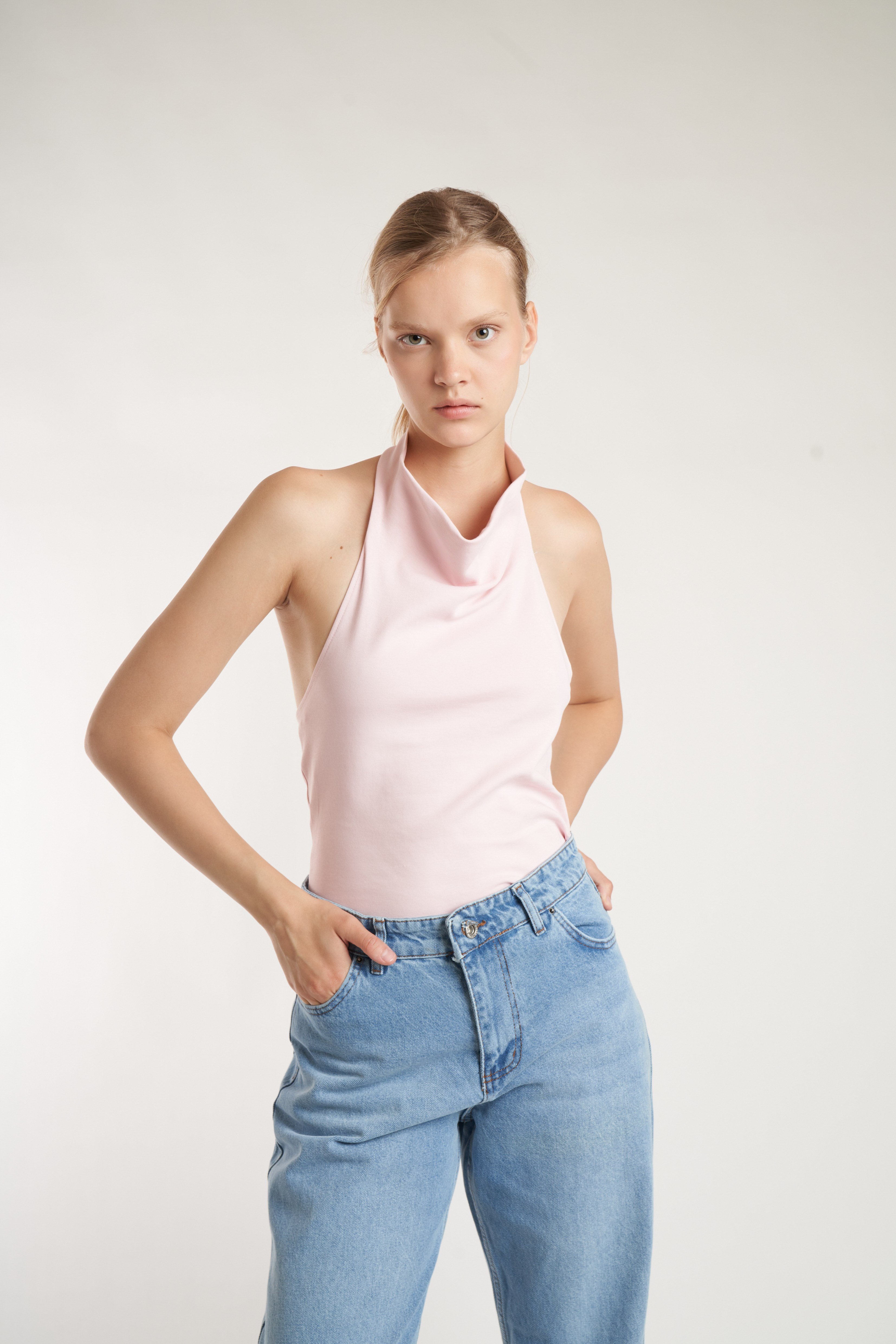 Boyun Detaylı Sıfır Kol Bluz Pembe