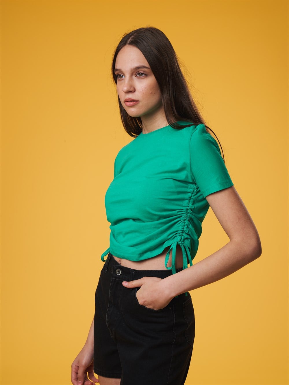Büzgü Detaylı T-shirt