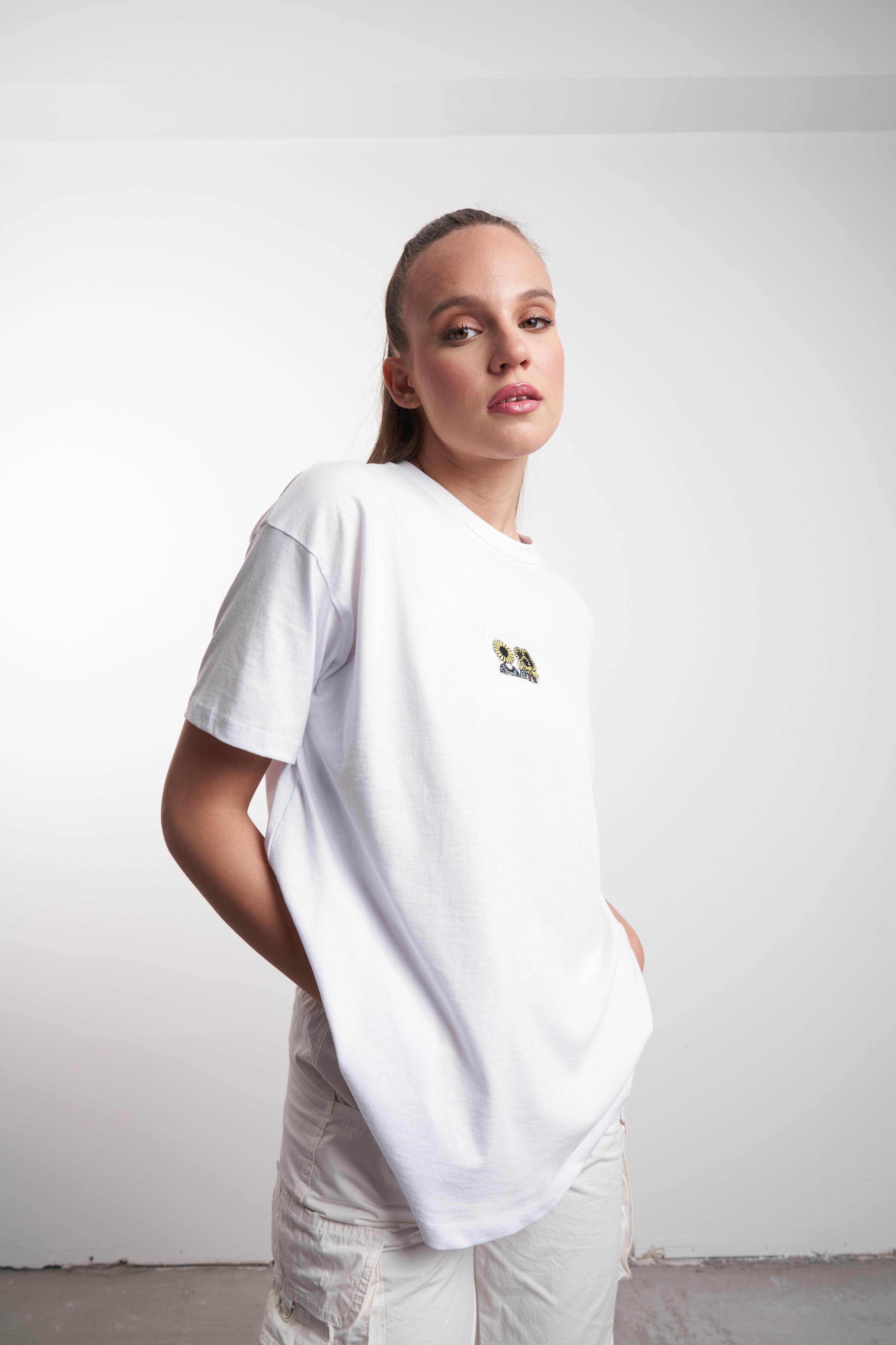 Çiçek Nakış Baskılı T-shirt Beyaz