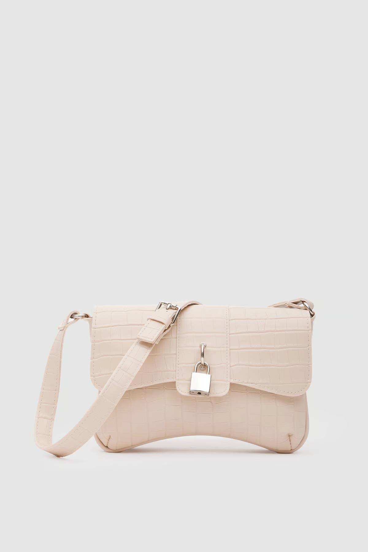 Croco Kilit Detaylı Çapraz Çanta Krem