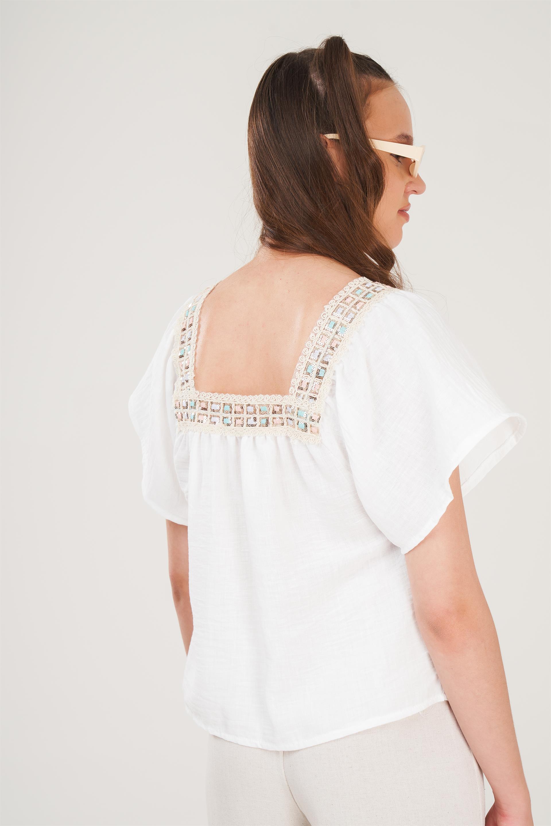 Dantel Detaylı Bluz