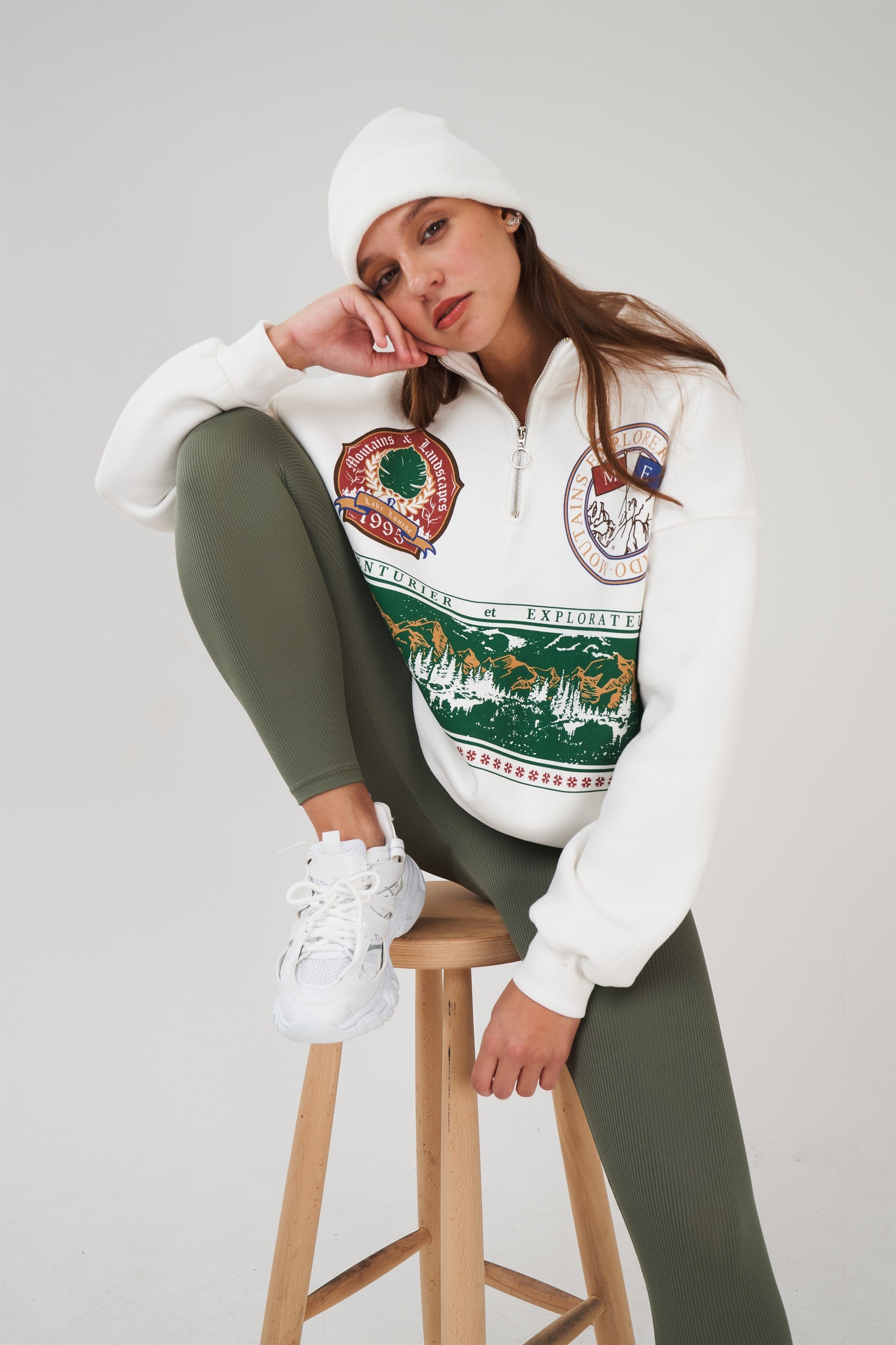 Hakim Yaka Baskılı Sweatshirt