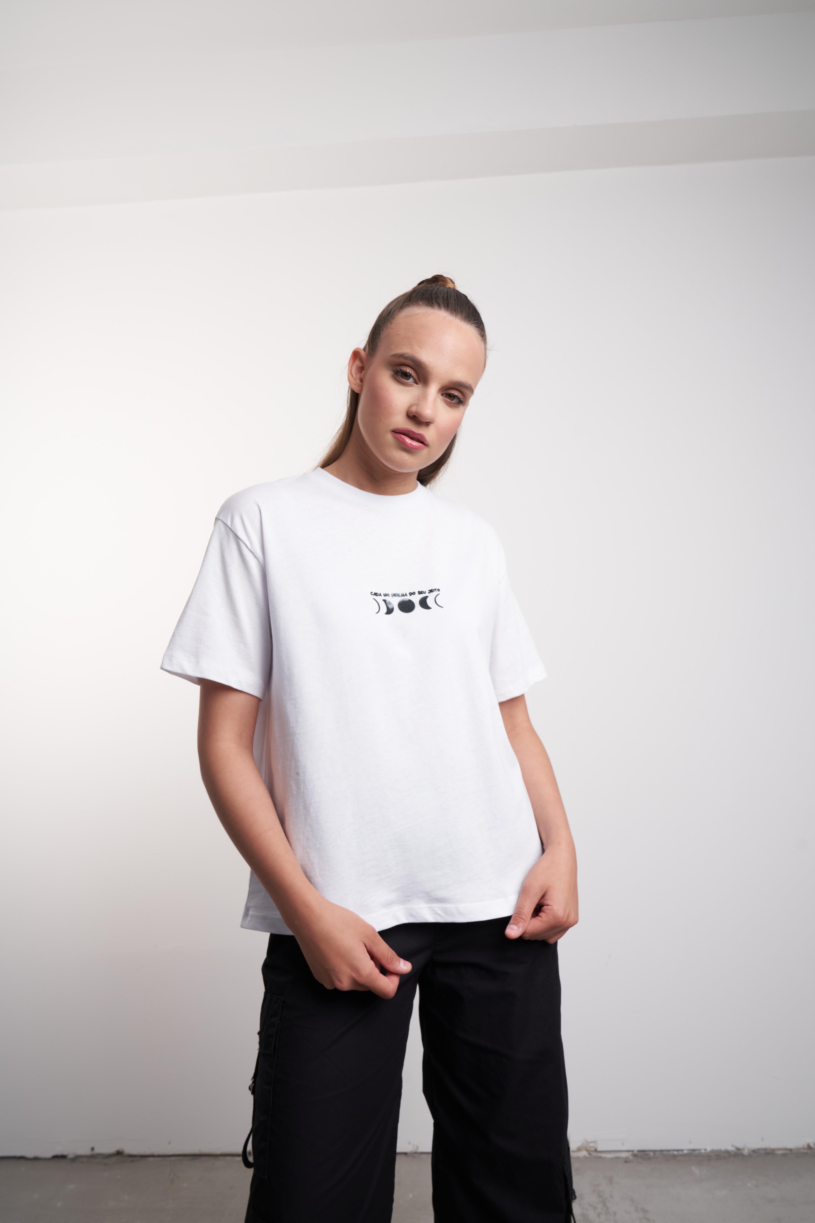 Kabartma Ay Baskılı T-shirt Beyaz