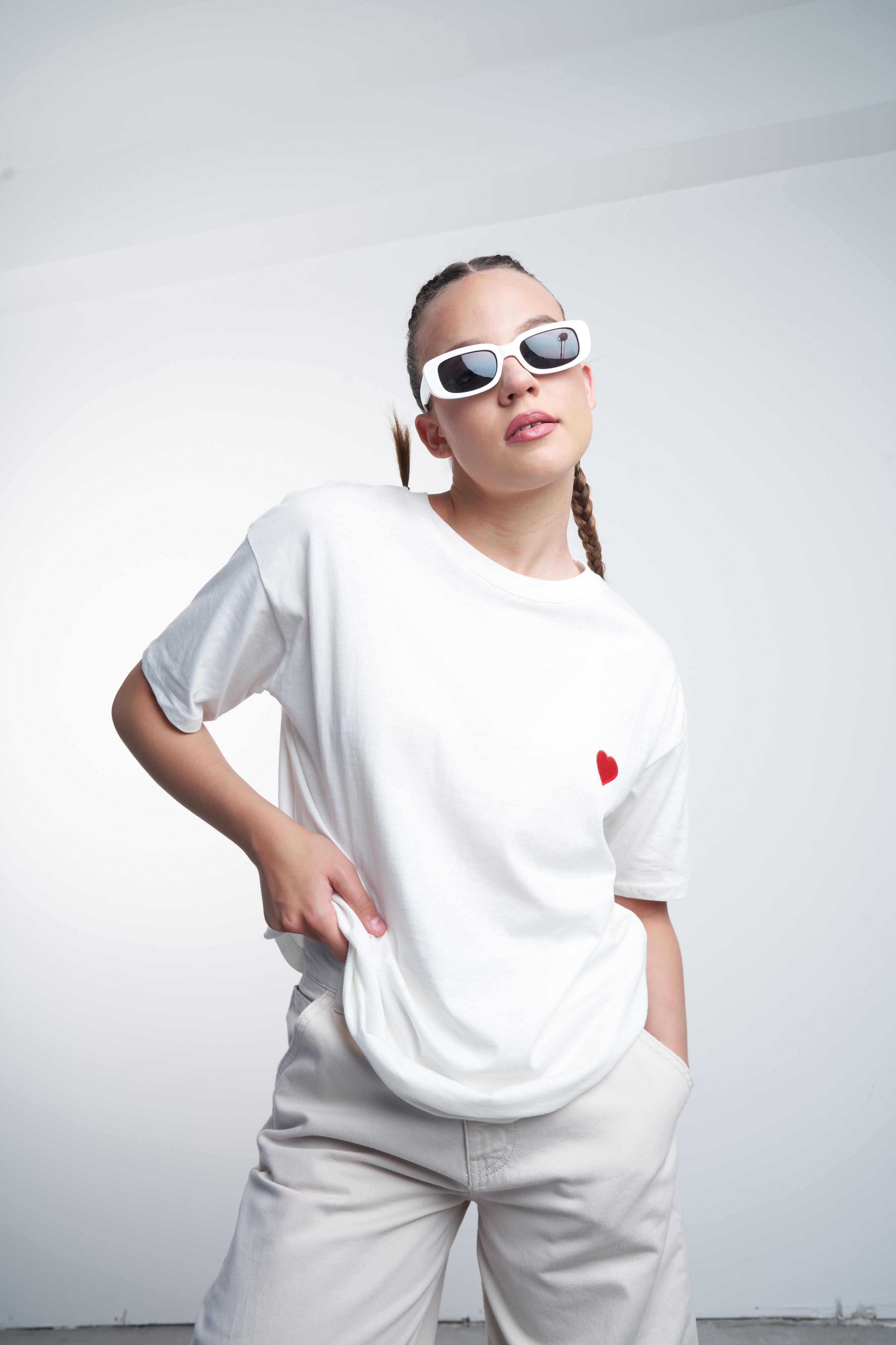 Kalp Nakış Baskılı T-shirt Ekru