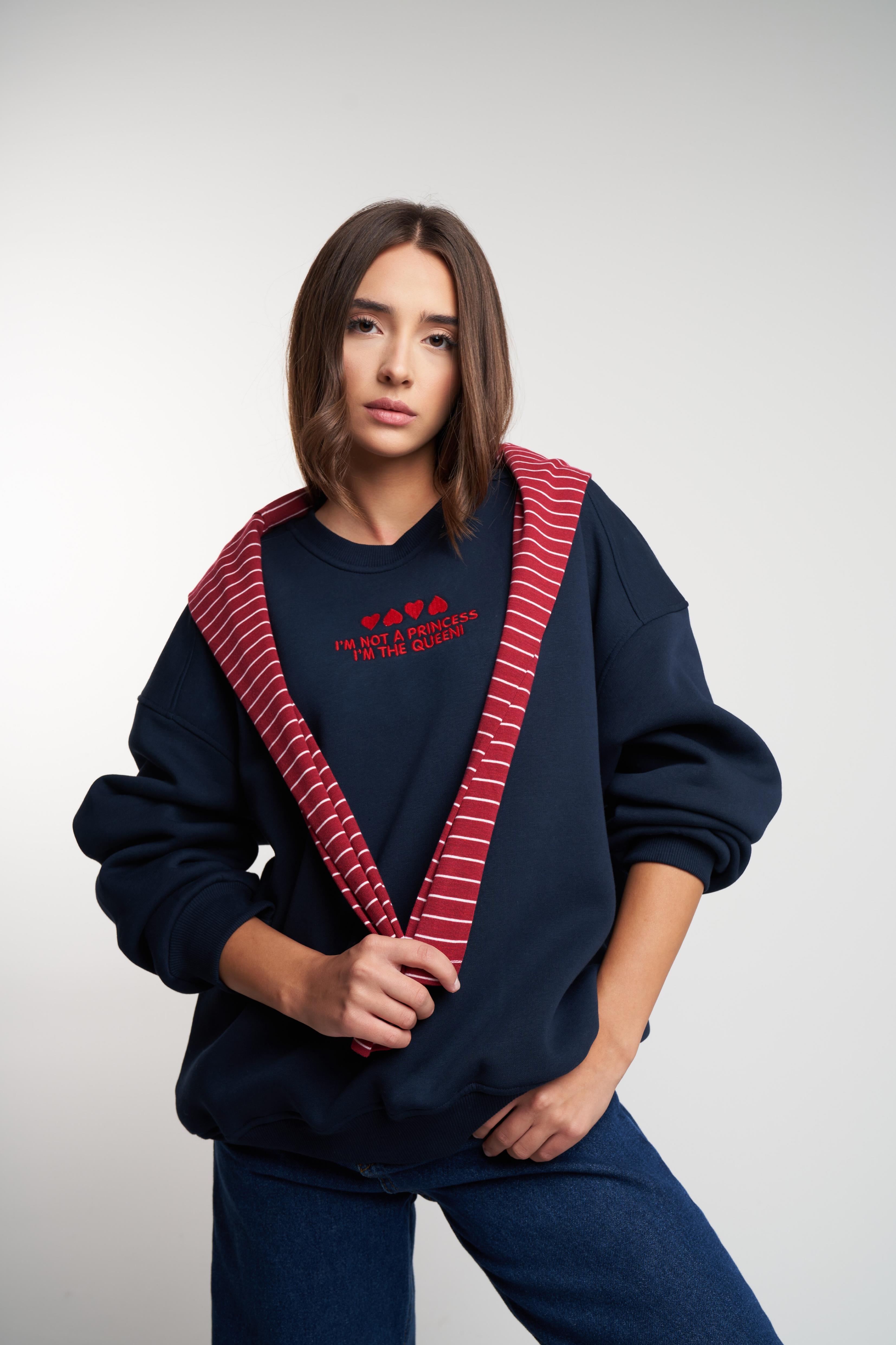 Kalp Nakış Yazı Baskılı Şardonlu Sweatshirt Lacivert