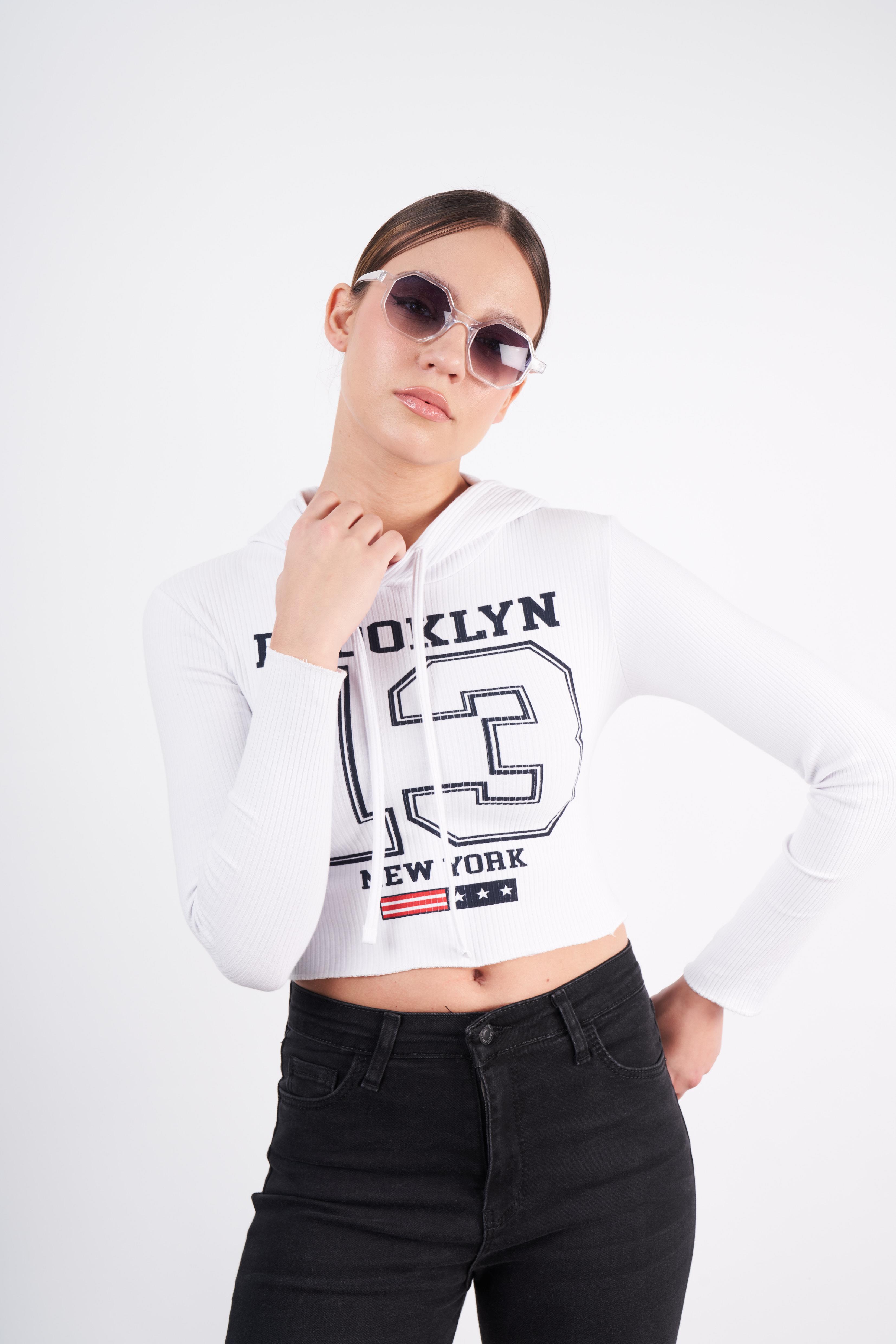 Kapüşonlu Brooklyn Baskılı Kısa Sweatshirt Beyaz