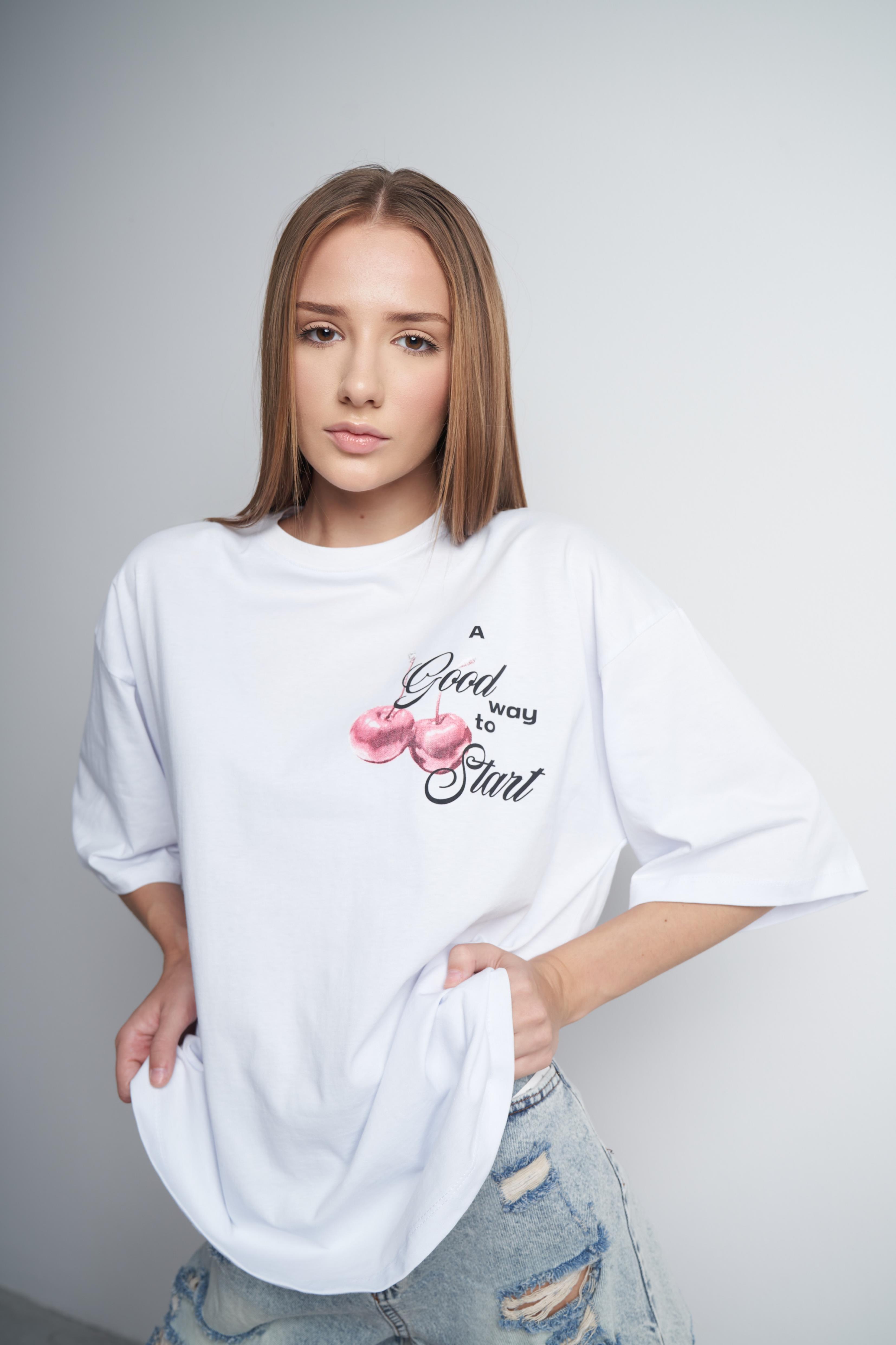Kiraz Baskılı Oversize Kısa Kol T-shirt Beyaz