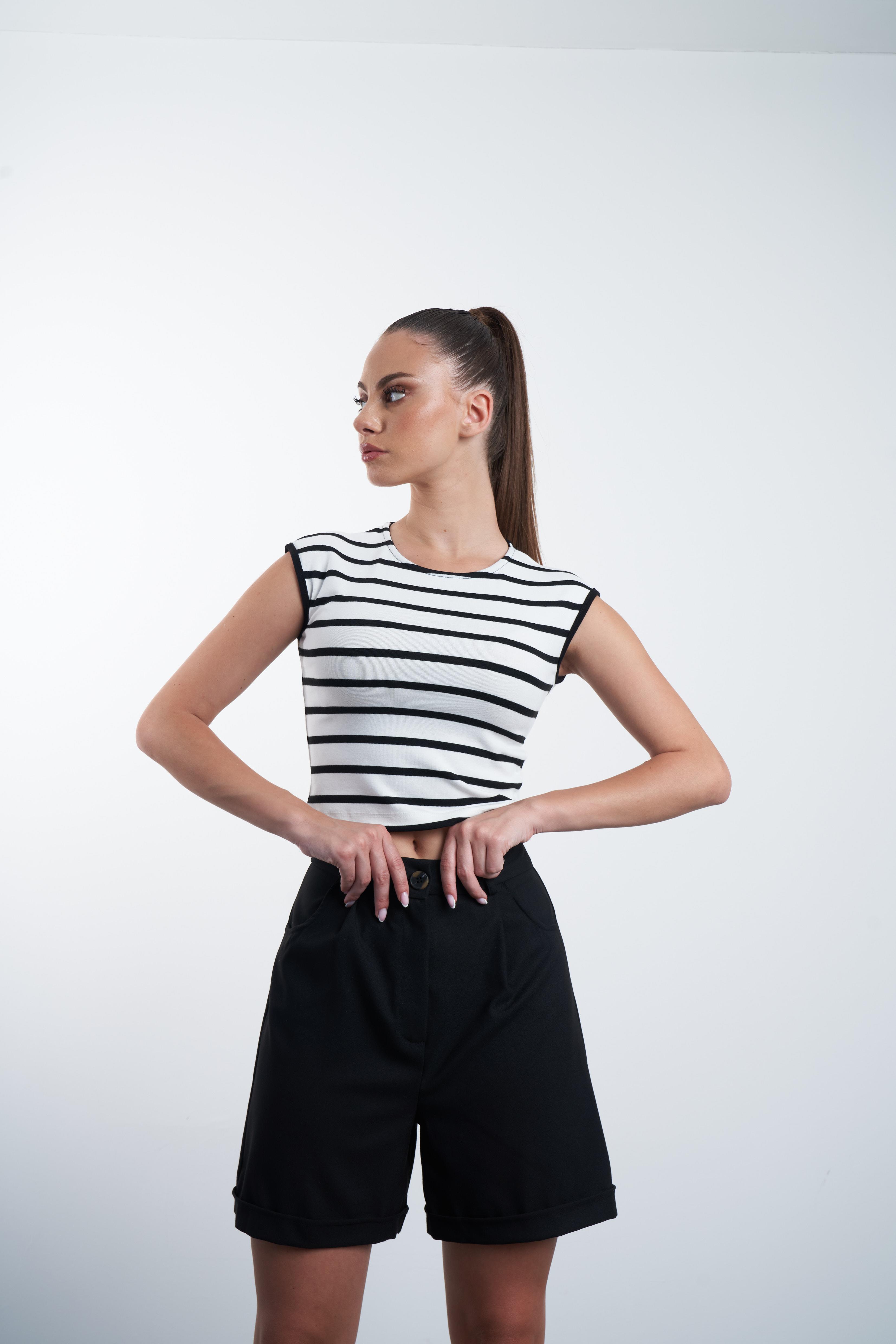 Kolsuz Çizgili Kısa T-shirt Ekru-Siyah
