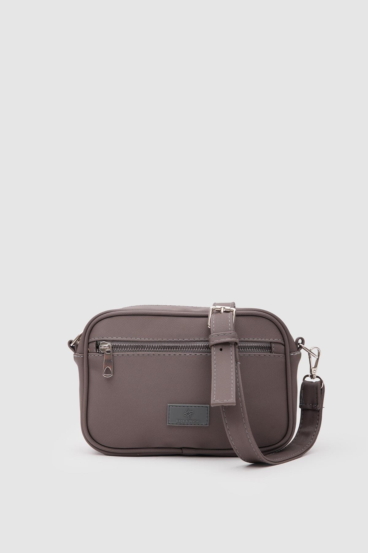 Önü Cepli Çapraz Çanta