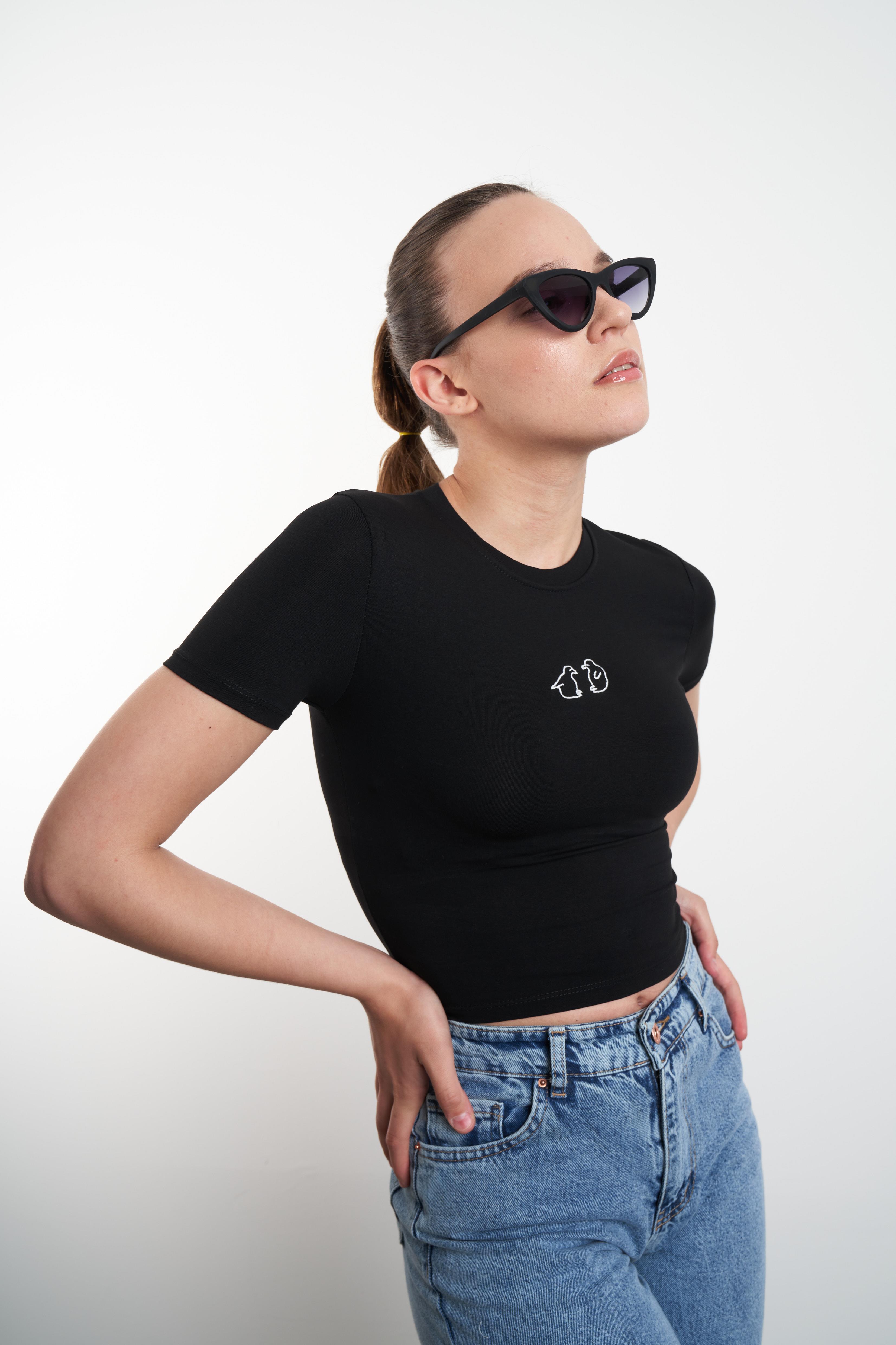 Penguen Nakış Baskılı Kısa T-shirt Siyah
