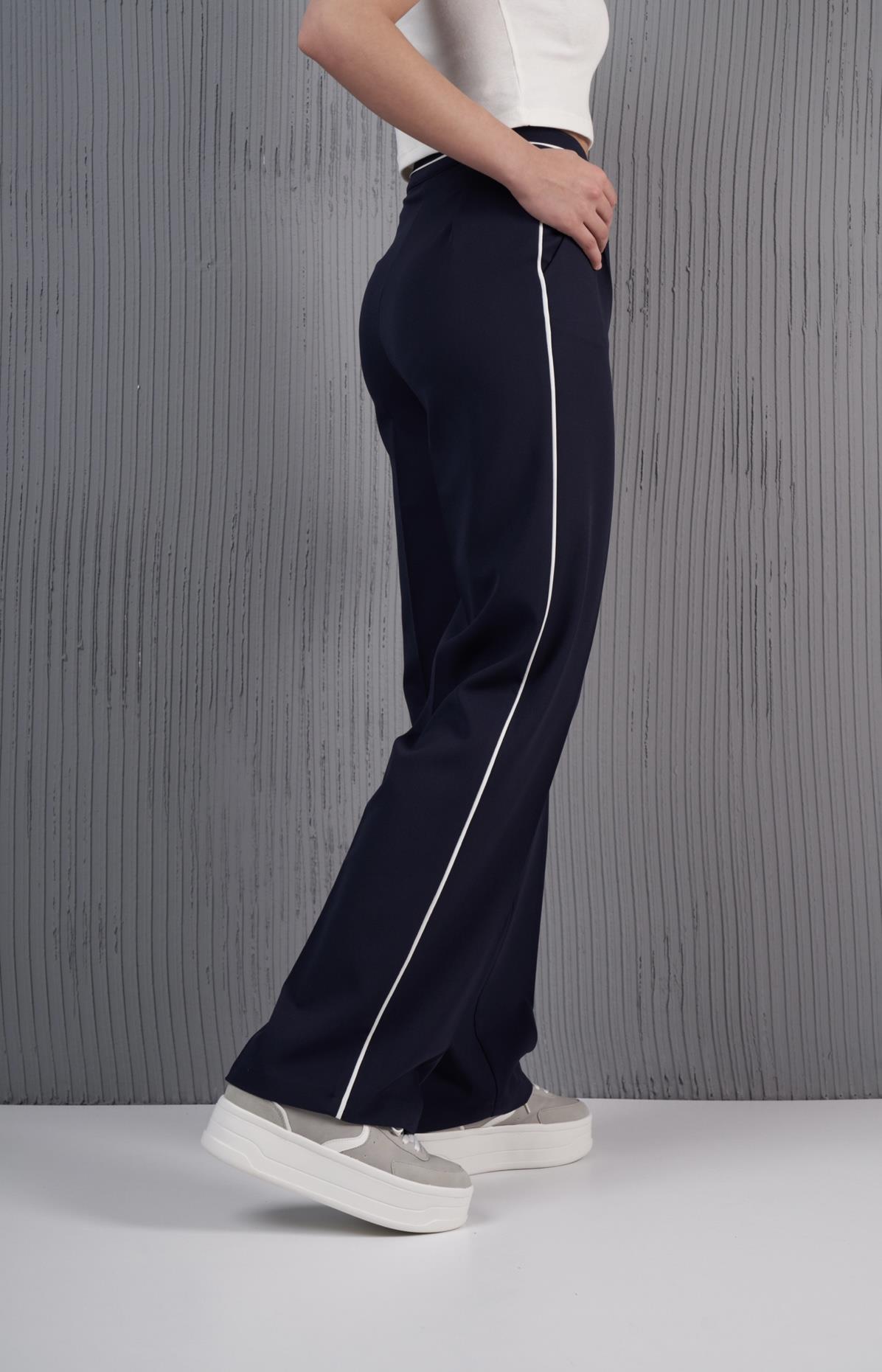 Şerit Detaylı Bol Paça Pantolon Lacivert