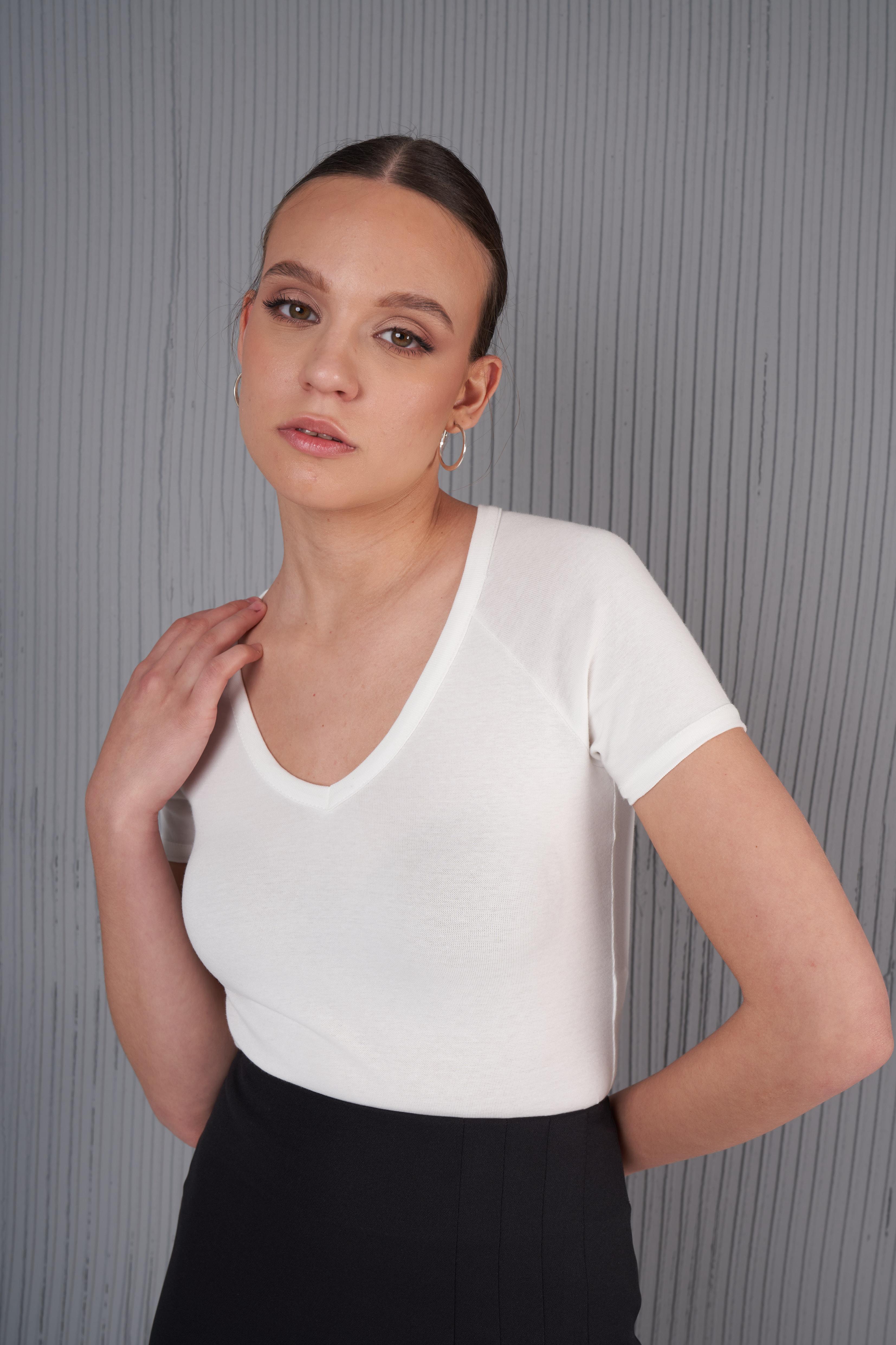 V Yaka Basic Kısa T-shirt Ekru