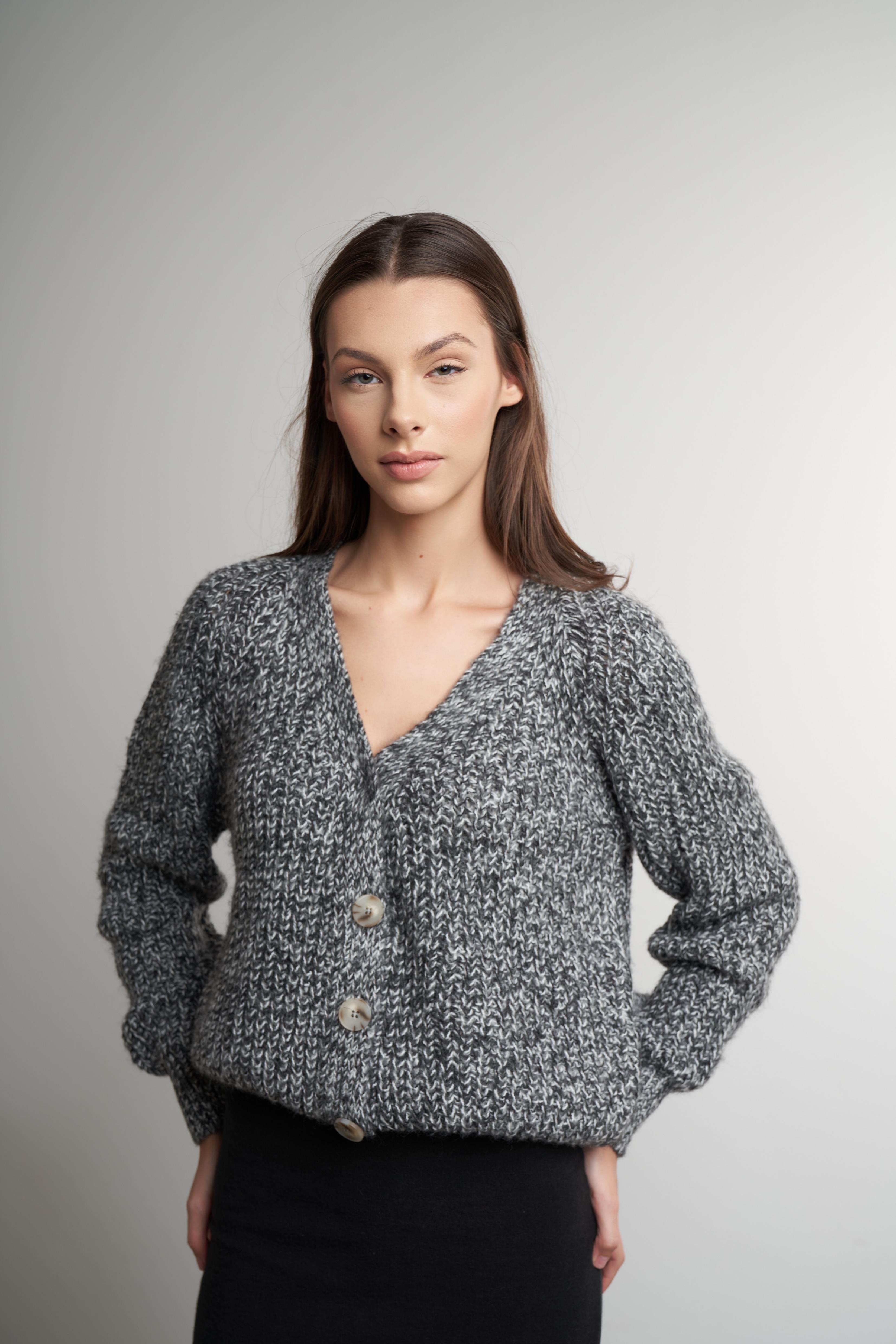 V Yaka Örgü Desenli Kısa Hırka Krem-Antrasit