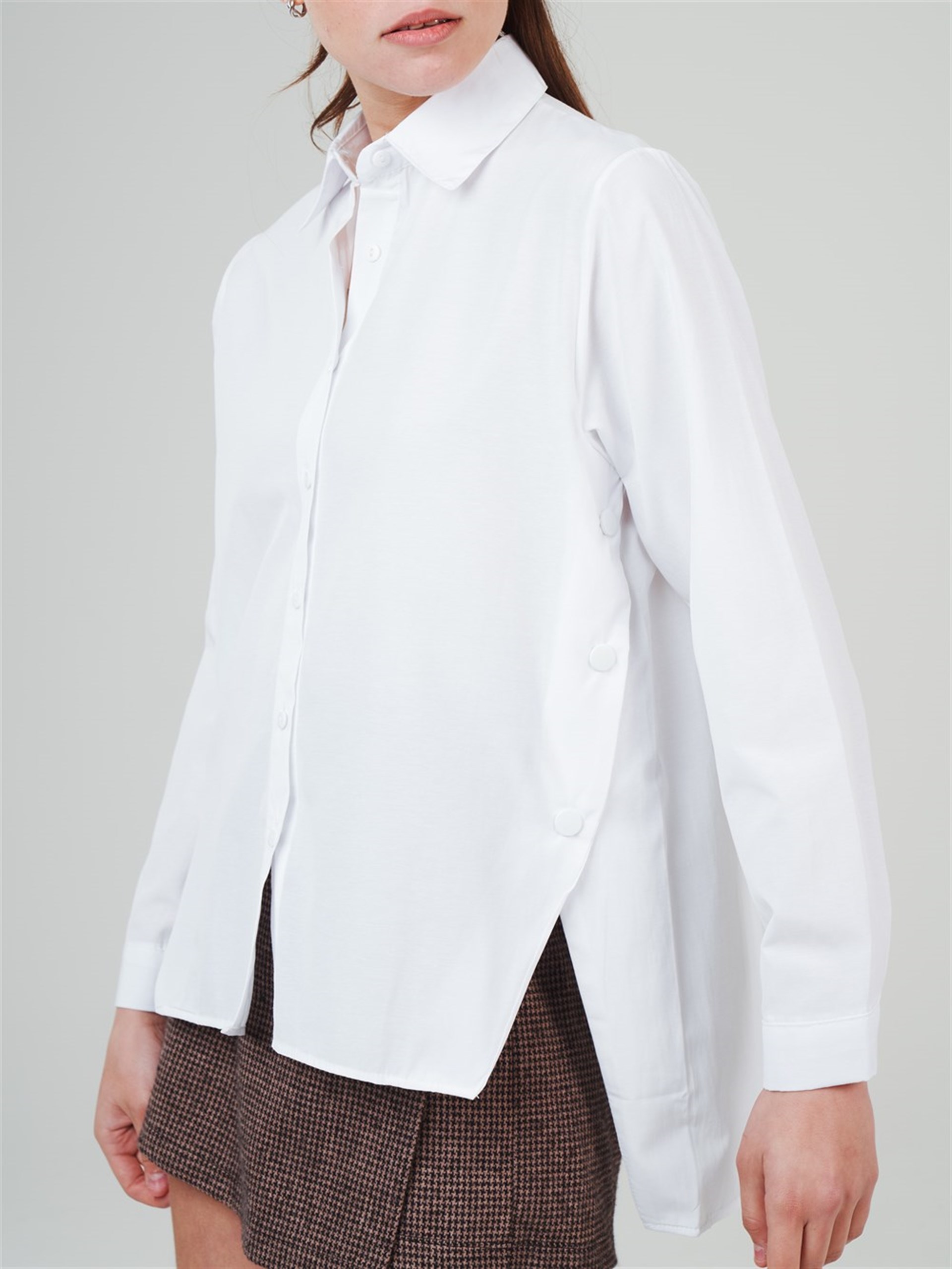 Yakalı Yanlar Düğmeli Gömlek