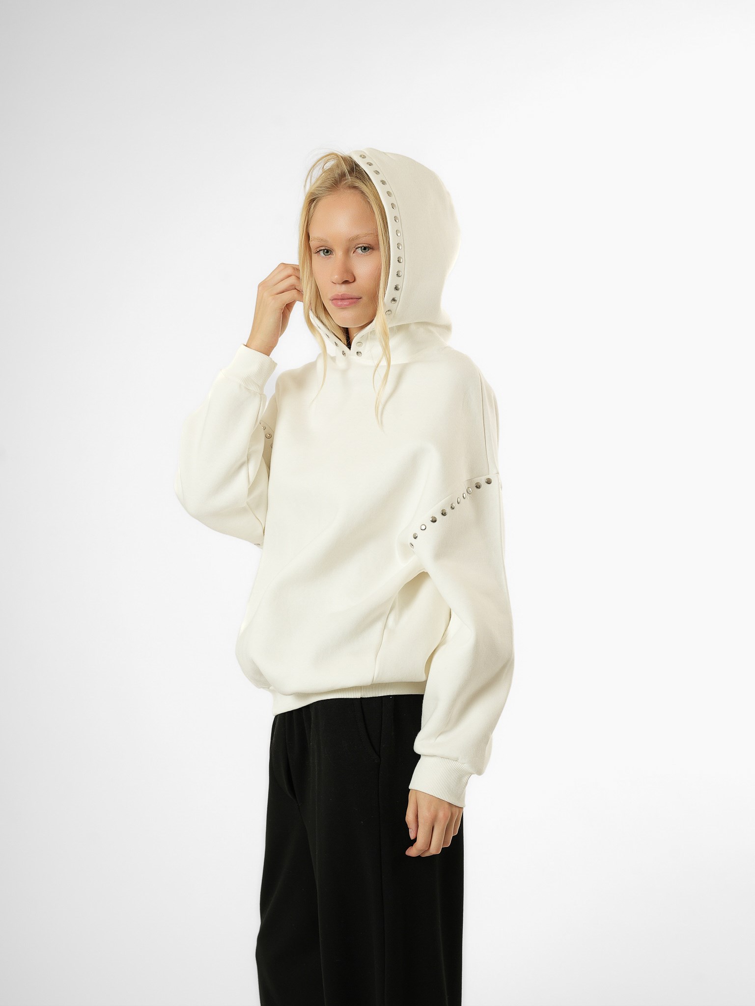 Zımba Detaylı Şardonlu Sweatshirt Ekru