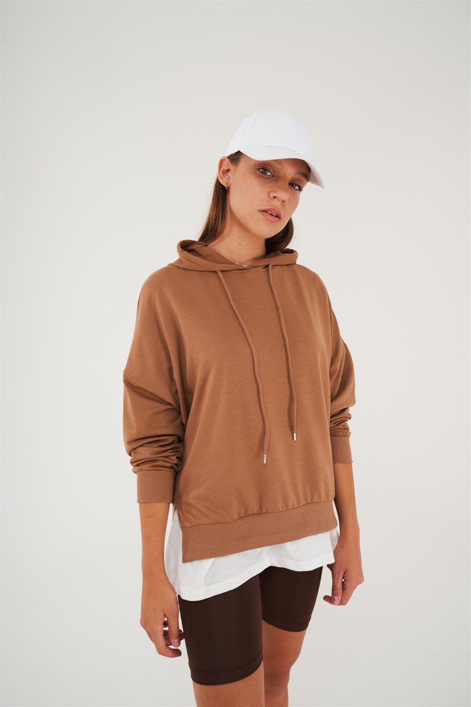 Kapüşonlu Yırtmaç Detaylı Sweatshirt - Ambar Giyim