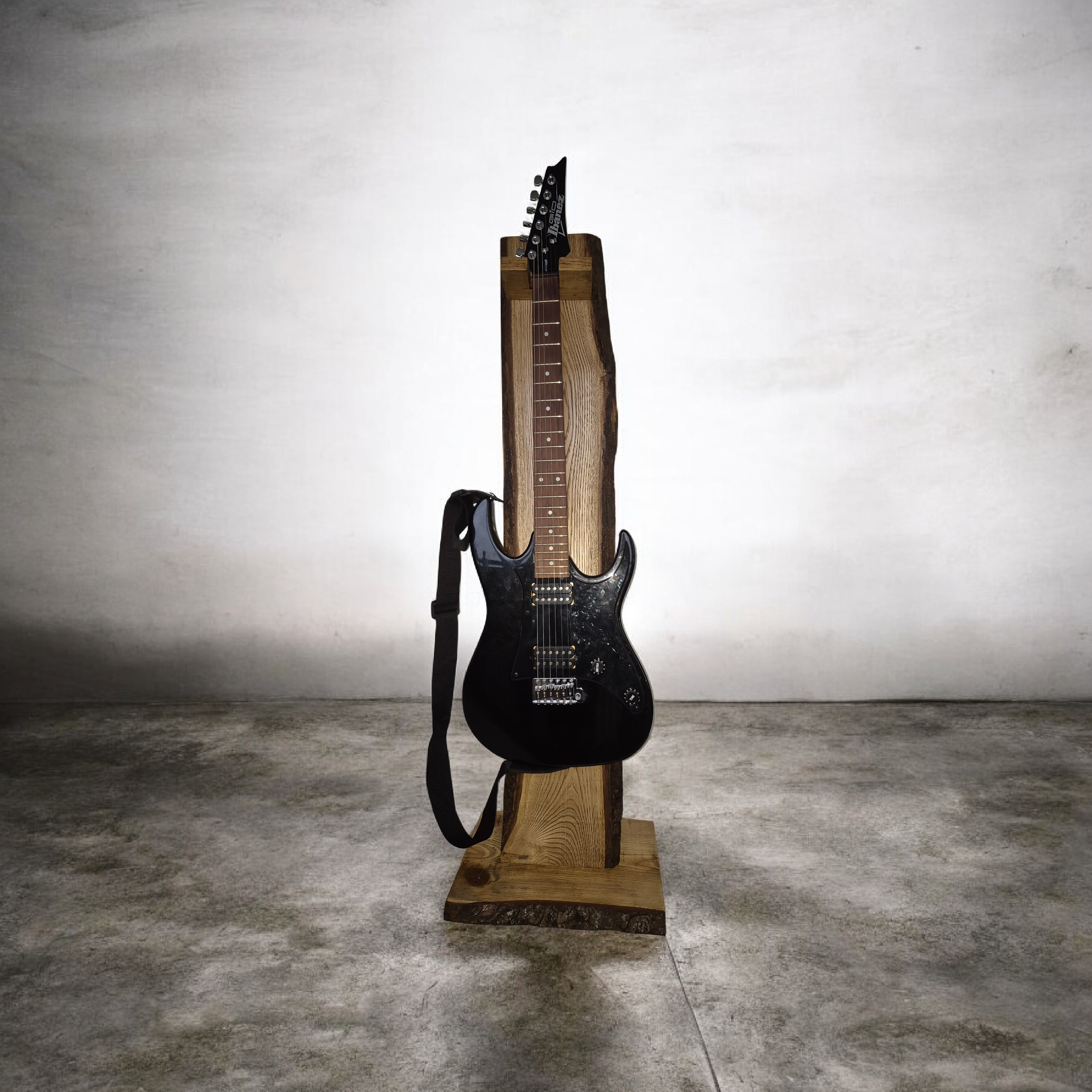 Ev Bahçe DekosayonuTena Dekor TD251225Rustik Tasarim Masif Ahsap Elektro Gitar Standi