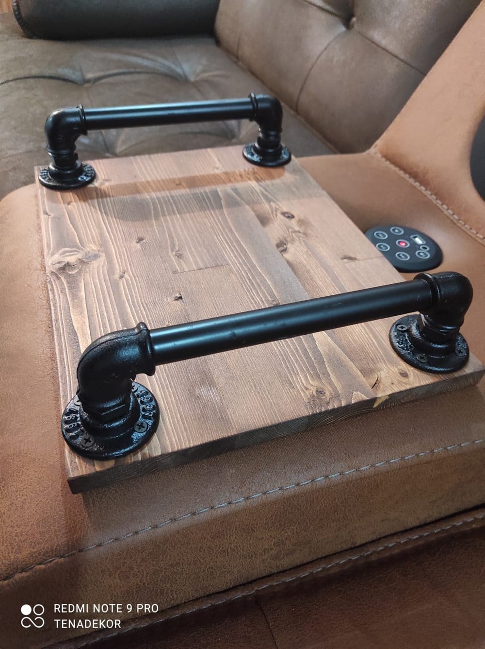 Tena Dekor Vintage Rustik Tasarım Ahşap Demir Boru TepsiMutfak DekorasyonuTena Dekor Rustik Tasarım Retro Vintage Ahşap Tepsi