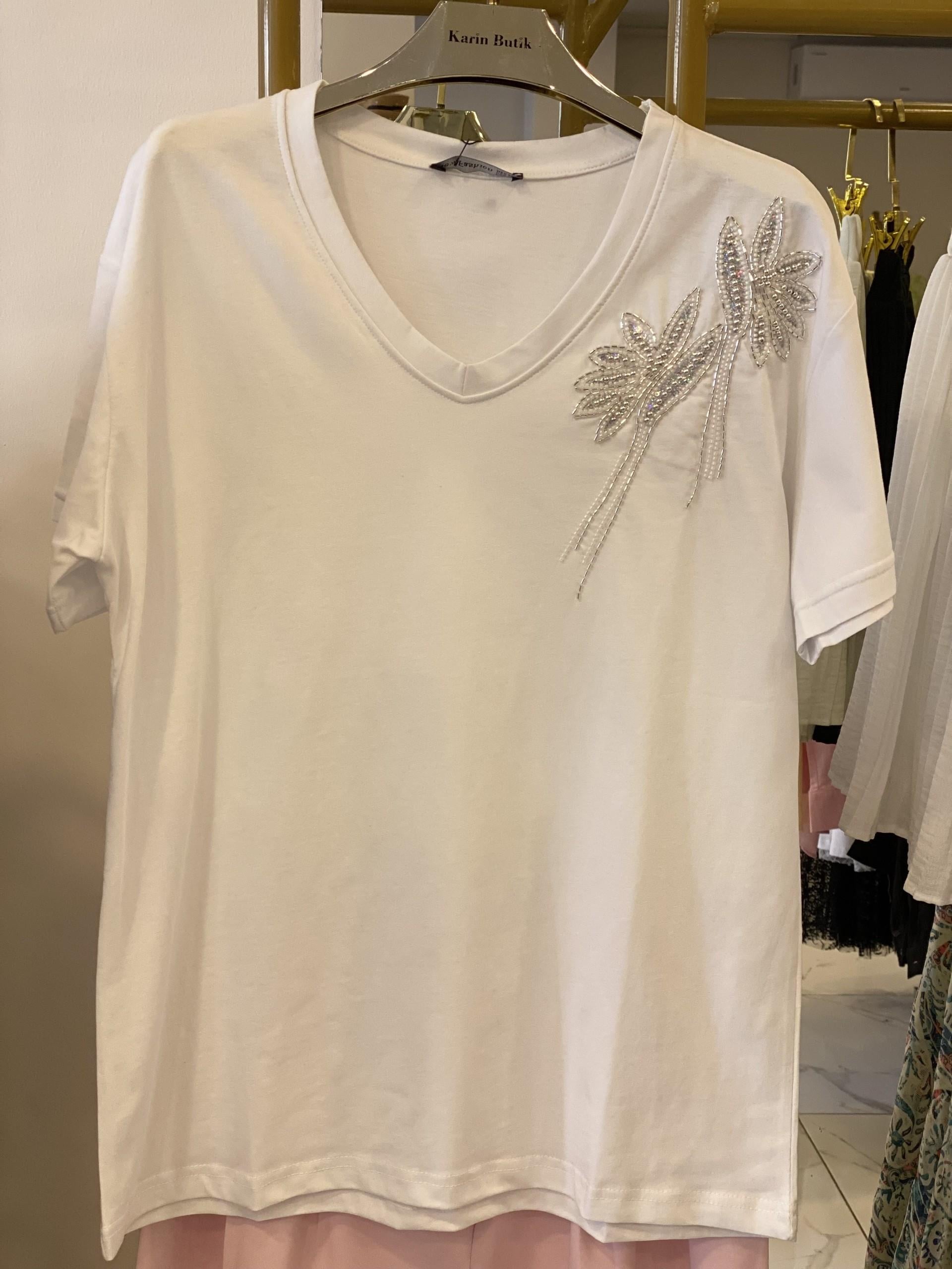 Beyaz V Yakalı Parlak Çiçek Aplikli Tshirt
