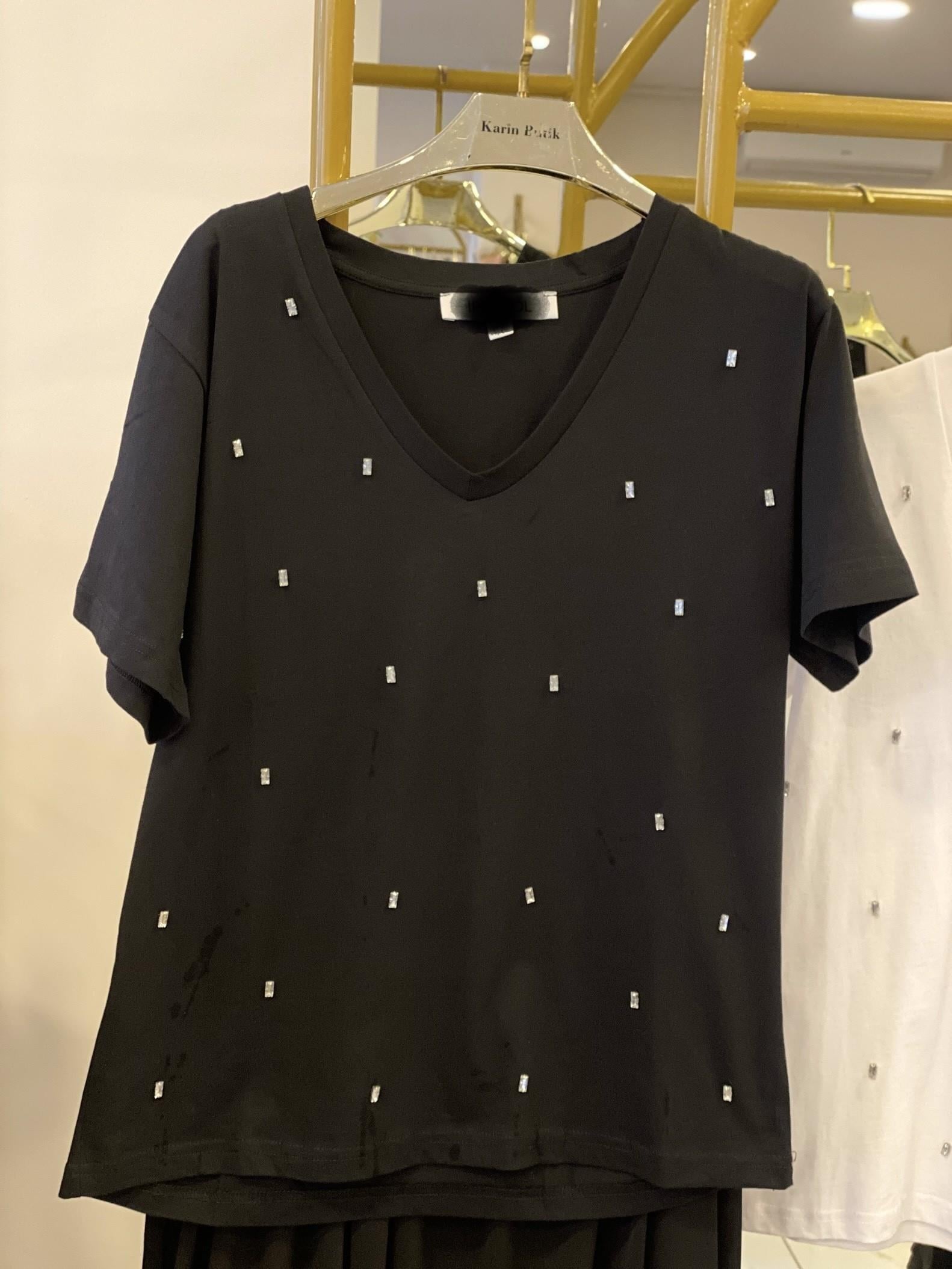 Siyah V Yaka Taşlı Tshirt