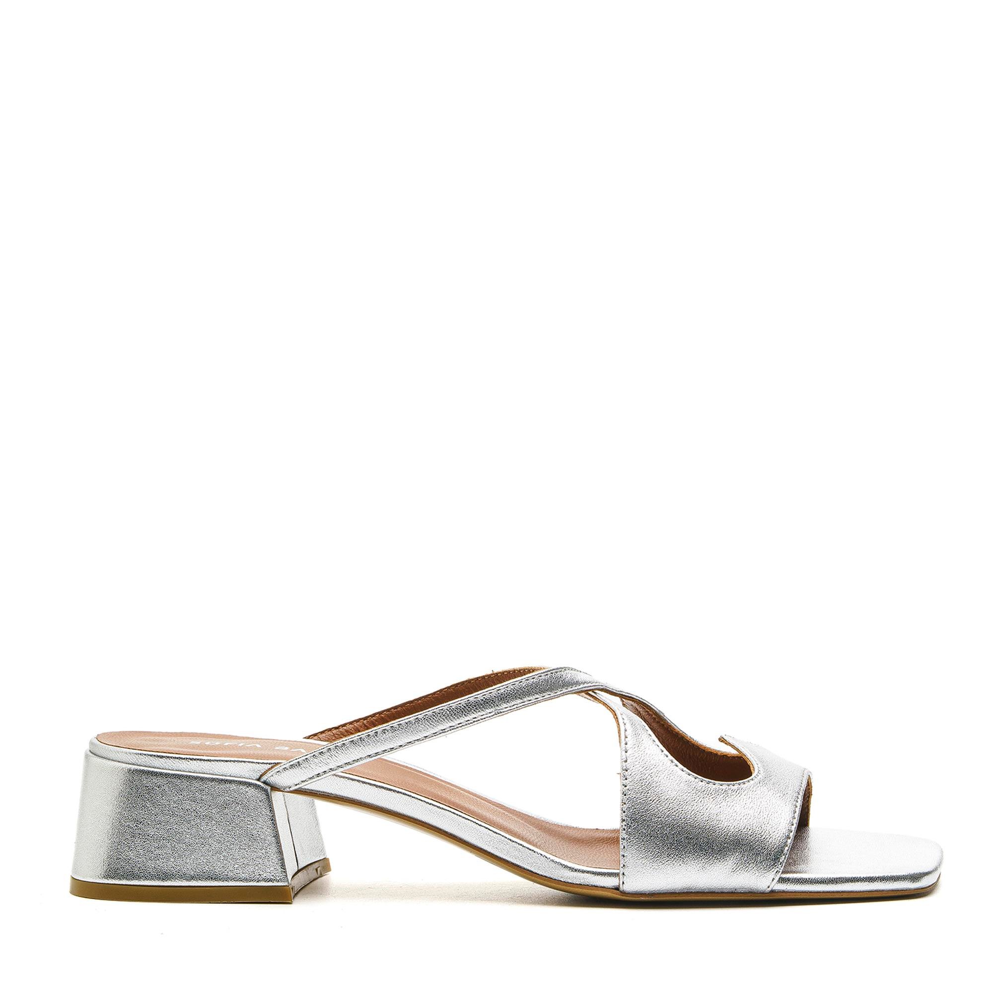 YELEV GÜMÜŞ HAKİKİ DERİ Kadın TOPUKLU TERLİKYELEV GÜMÜŞ HAKİKİ DERİ Kadın TOPUKLU TERLİK