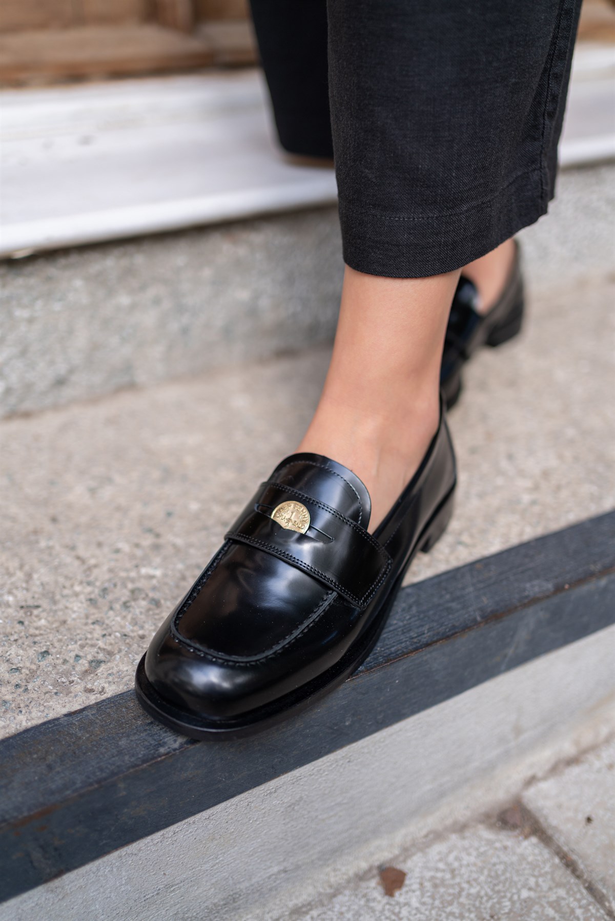 Isoldı Siyah Açma Deri Kadın Günlük Ayakkabı