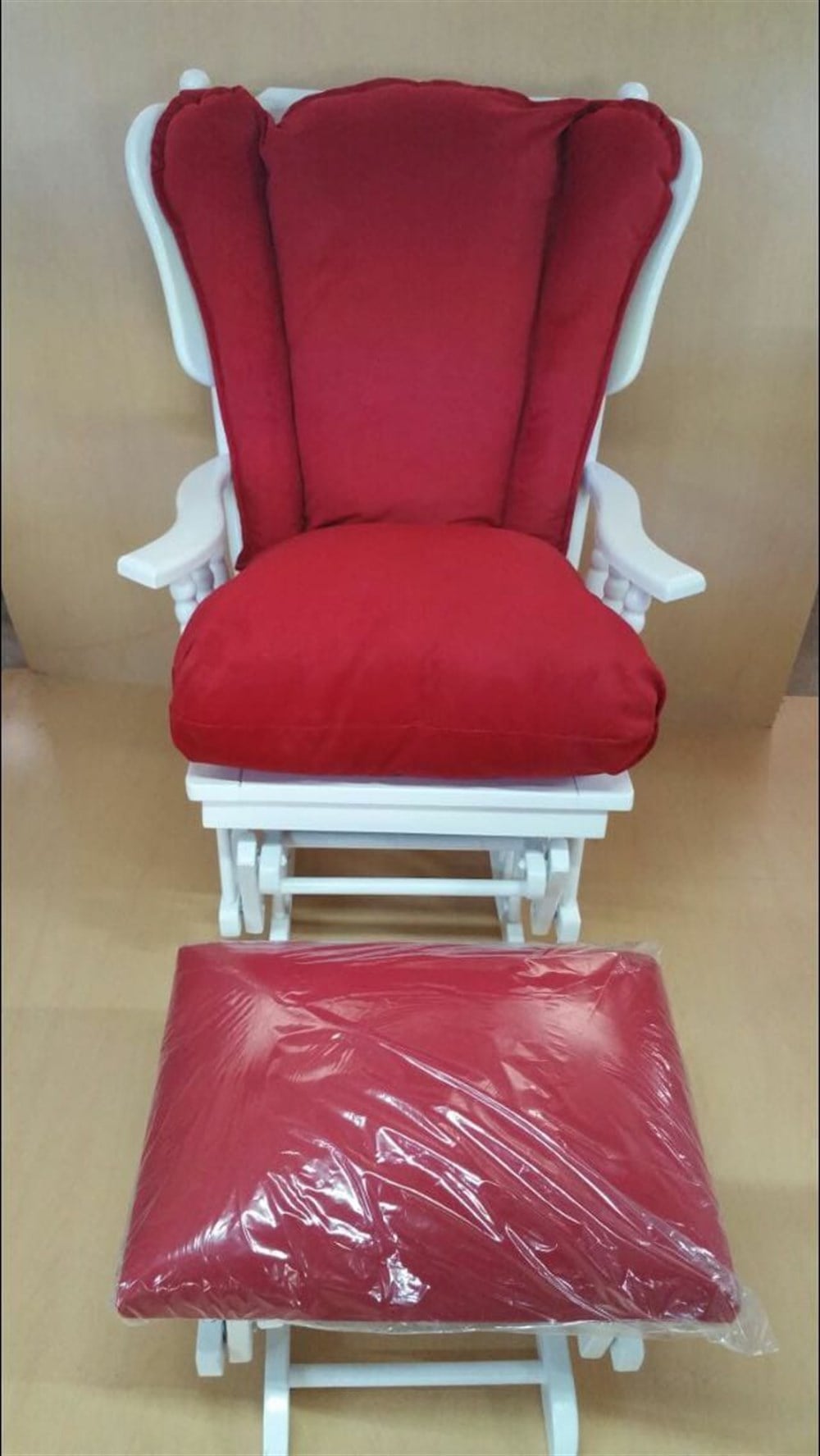 KIRMIZI DÖŞEMELİ SALLANAN KOLTUK