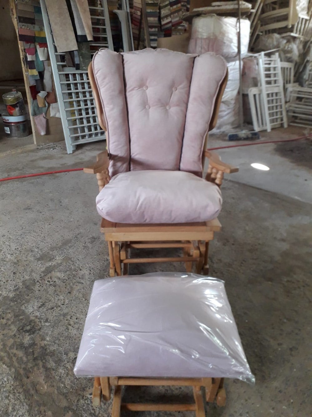 PUDRA DÖŞEMELİ SALLANAN KOLTUK