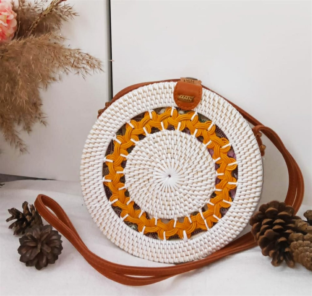 RATTAN YUVARLAK HASIR ÖRGÜLÜ OTANTİK OMUZ ÇANTASI