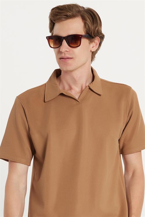 Erkek Standart Fit Normal Kesim Pamuklu Polo Yaka Beli Bağcıklı Kahverengi Şort Takım