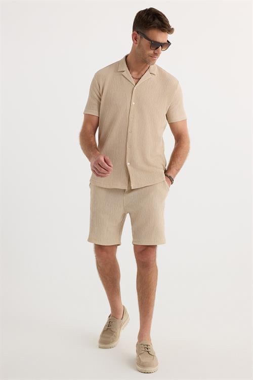 Erkek Slim Fit Dar Kesim Apaş Yaka Beli Bağcıklı Bej Gömlek Şort Takım