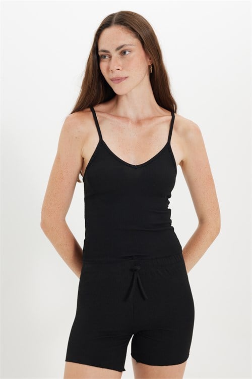 Kadın Slim Fit Dar Kesim Fitilli V Yaka Siyah Askılı Bluz ve Beli Bağlamalı Siyah Şort Takım