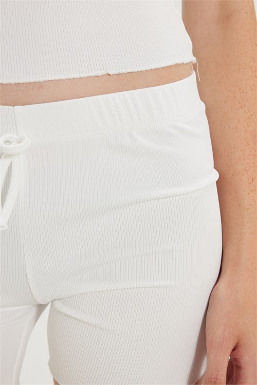 Kadın Slim Fit Dar Kesim Fitilli V Yaka Ekru Askılı Bluz ve Beli Bağlamalı Ekru Şort Takım