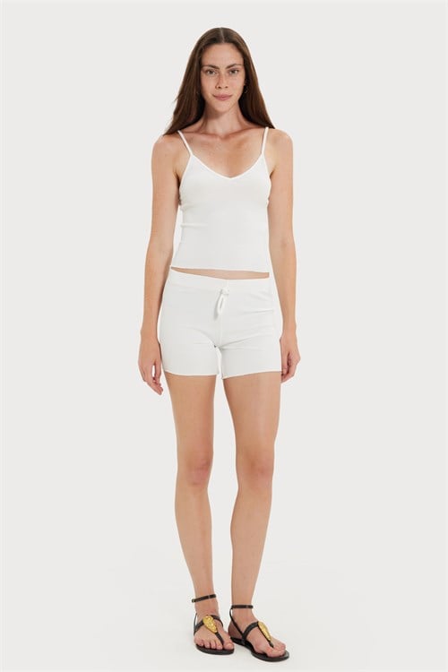 Kadın Slim Fit Dar Kesim Fitilli V Yaka Ekru Askılı Bluz ve Beli Bağlamalı Ekru Şort Takım