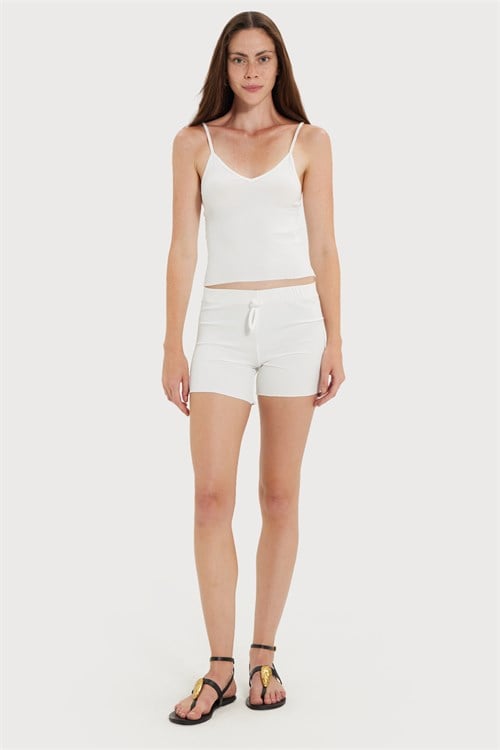 Kadın Slim Fit Dar Kesim Fitilli V Yaka Ekru Askılı Bluz ve Beli Bağlamalı Ekru Şort Takım