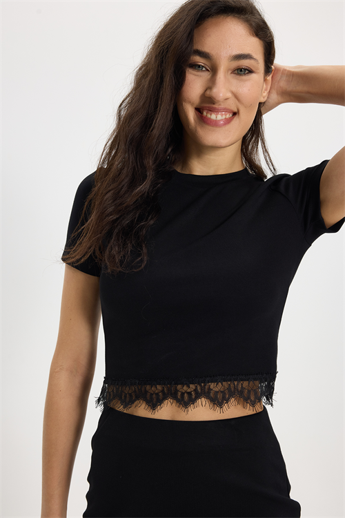 Kadın Slim Fit Dar Kesim Pamuklu Bisiklet Yaka Dantel Detaylı Siyah Etek Tişört Takım