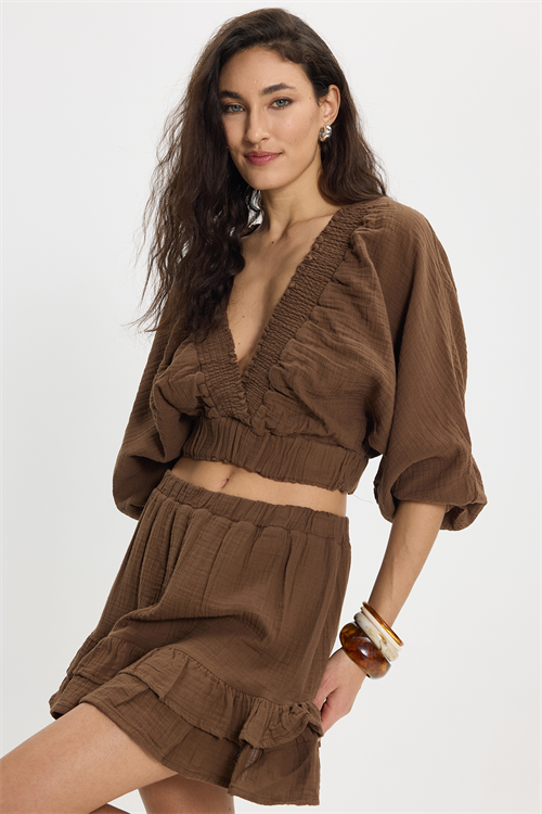 Kadın Oversize Geniş Kesim %100 Pamuk Kruvaze Yaka Crop Fırfırlı Kahverengi Şort Etek Takım