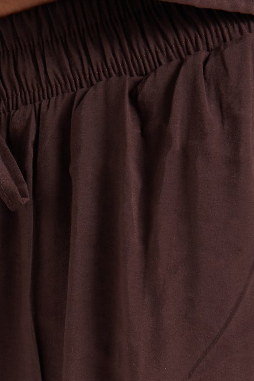 Kadın Standart Fit Normal Kesim Likralı Kolsuz Bisiklet Yaka Bluz Geniş Paça Kahverengi Pantolon Takım