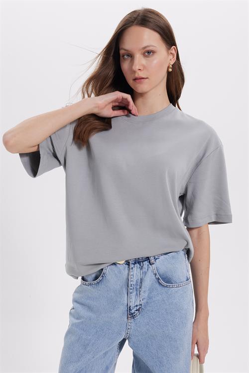 Kadın Oversize Geniş Kesim %100 Pamuk Yumuşak Dokulu Basic Bisiklet Yaka Gri Tişört