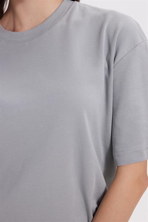 Kadın Oversize Geniş Kesim %100 Pamuk Yumuşak Dokulu Basic Bisiklet Yaka Gri Tişört