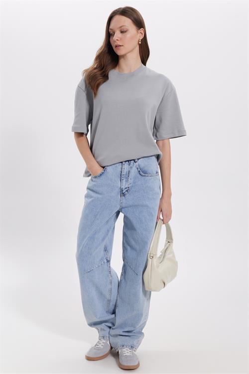 Kadın Oversize Geniş Kesim %100 Pamuk Yumuşak Dokulu Basic Bisiklet Yaka Gri Tişört