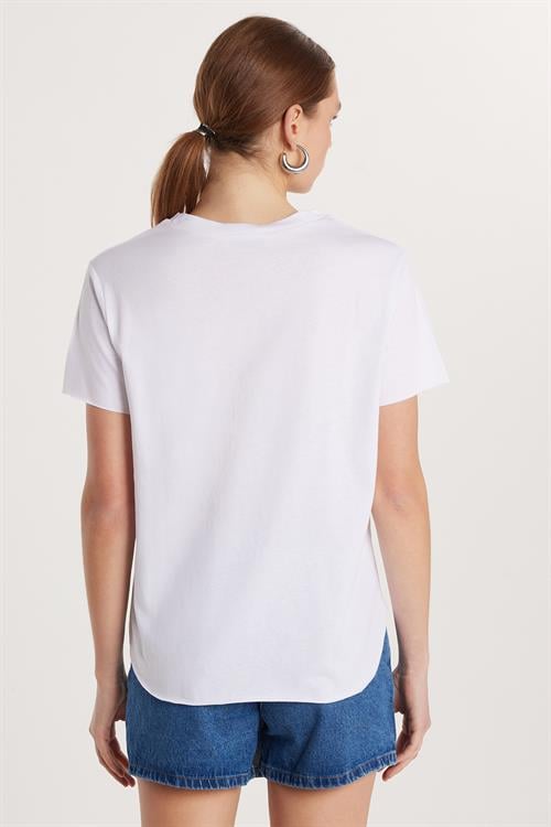 Kadın Relax Fit Modal Kumaş Basic Bisiklet Yaka Beyaz Tişört