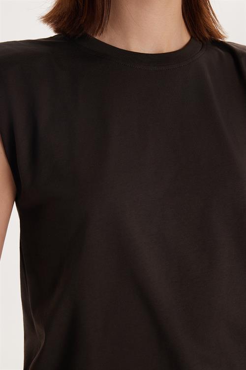 Kadın Relax Fit Rahat Kesim Sıfır Kol Bisiklet Yaka Kahverengi Tişört