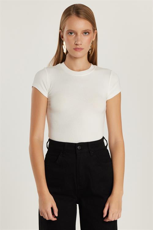 Kadın Regular Fit Klasik Kesim Bisiklet Yaka Viskon Kumaş Ultra Soft Beyaz Tişört