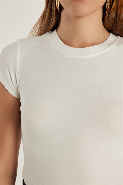 Kadın Regular Fit Klasik Kesim Bisiklet Yaka Viskon Kumaş Ultra Soft Beyaz Tişört