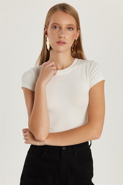 Kadın Regular Fit Klasik Kesim Bisiklet Yaka Viskon Kumaş Ultra Soft Beyaz Tişört