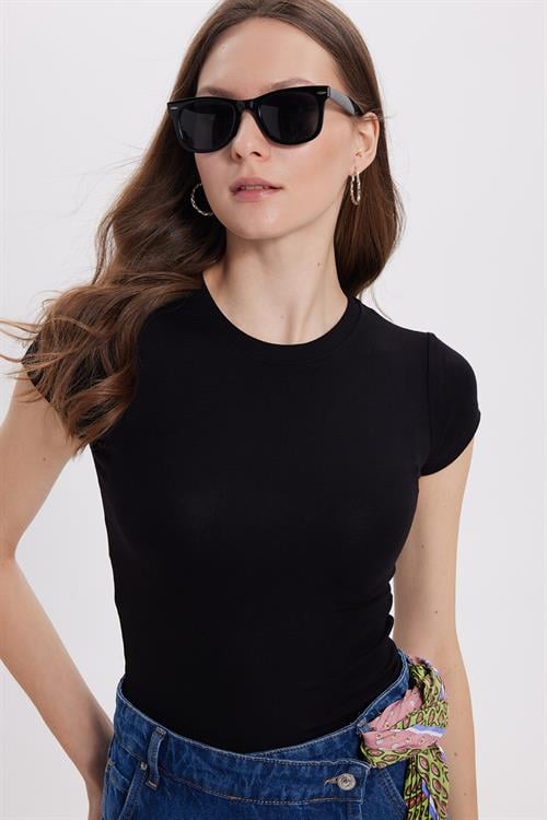 Kadın Slim Fit Dar Kesim Bisiklet Yaka Viskon Kumaş Ultra Soft Siyah Tişört