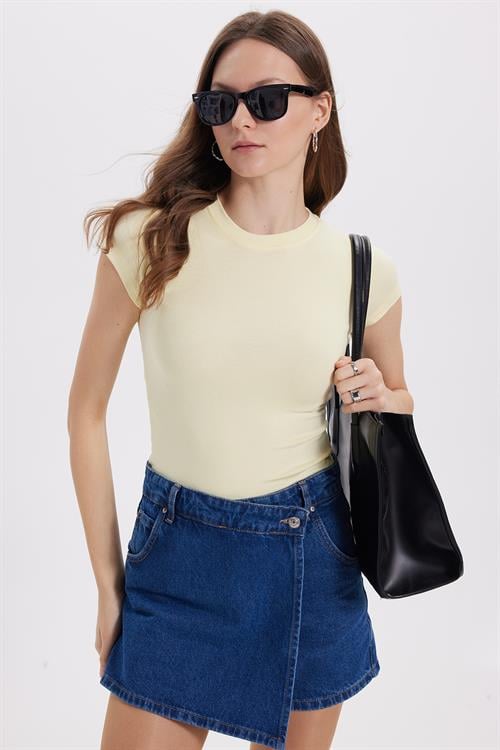 Kadın Slim Fit Dar Kesim Bisiklet Yaka Viskon Kumaş Ultra Soft Sarı Tişört