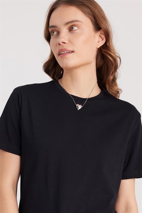 Kadın Slim Fit Dar Kesim Pamuklu Yumuşak Doku Likralı Esnek Kumaş Basic Siyah Bisiklet Yaka Tişört